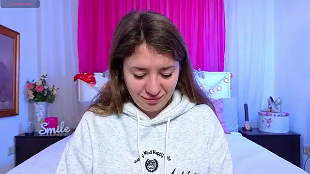 Leona Rae online show from December 19, 7:26 am