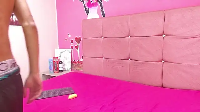 Snapshot of maverickhotson303av chatting on December 4, 4:55 am maverickhotson303av online show from December 4, 4:55 am