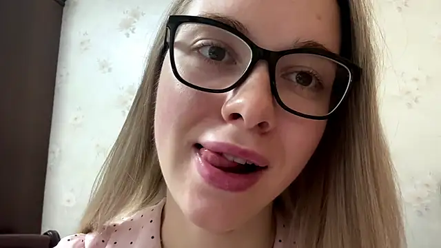 MichikoWienandt online show from December 2, 5:35 am