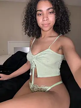 Snapshot of Kiki_hammyy chatting on February 19, 2:51 am Kiki hammyy online show from February 19, 2:51 am