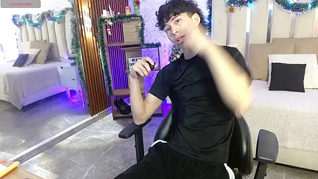 Snapshot of kaelwolf_tay chatting on November 24, 7:35 pm kaelwolf tay online show from November 24, 7:35 pm