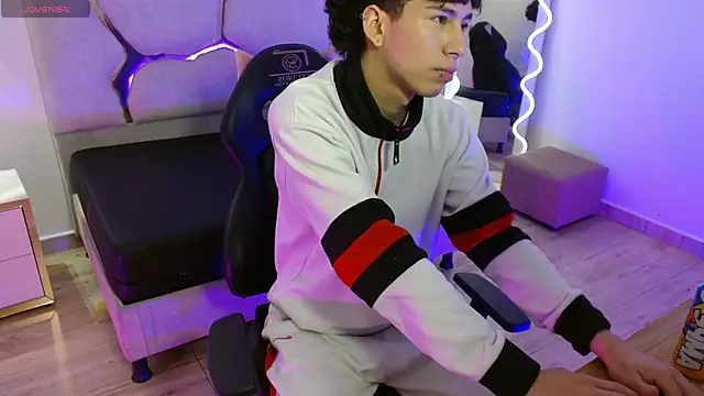 Snapshot of kaelwolf_tay chatting on November 29, 7:39 pm kaelwolf tay online show from November 29, 7:39 pm