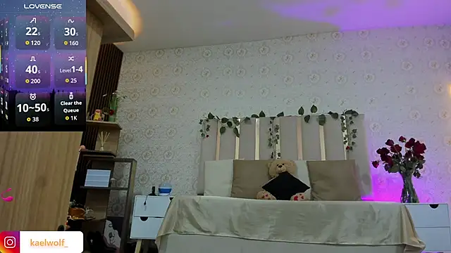 kaelwolf tay online show from February 6, 7:06 pm