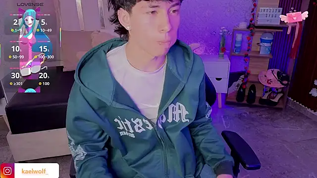 kaelwolf tay online show from March 4, 7:20 pm