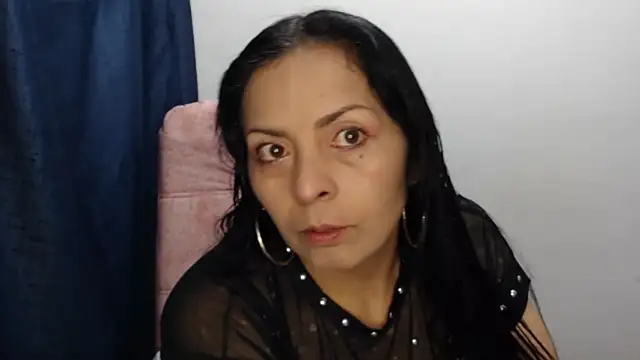 Paolahotty online show from January 7, 1:08 am