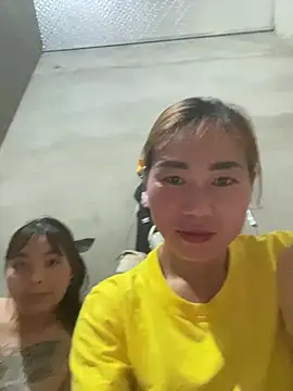 Snapshot of meganmeo chatting on April 18, 5:33 am meganmeo online show from April 18, 5:33 am