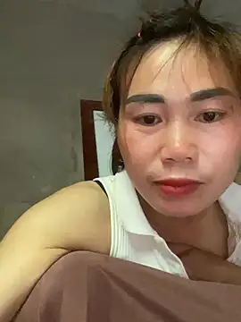 Snapshot of meganmeo chatting on April 23, 2:13 am meganmeo online show from April 23, 2:13 am