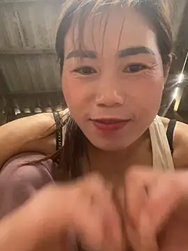 Snapshot of meganmeo chatting on May 5, 1:35 am meganmeo online show from May 5, 1:35 am