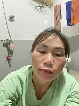 Snapshot of meganmeo chatting on May 18, 4:24 pm meganmeo online show from May 18, 4:24 pm