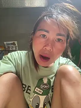 Snapshot of meganmeo chatting on May 19, 3:57 am meganmeo online show from May 19, 3:57 am
