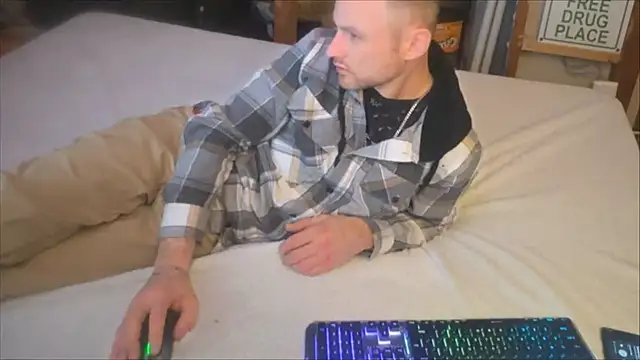 famous1tad online show from December 23, 8:45 am