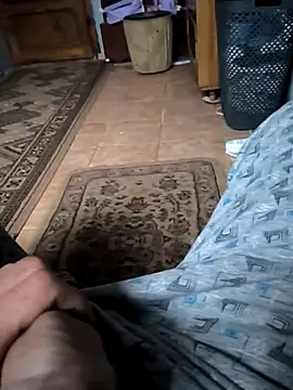 Snapshot of Alexutz21 chatting on March 28, 5:07 am Alexutz21 online show from March 28, 5:07 am