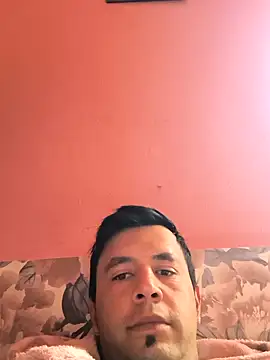 Snapshot of Alexutz21 chatting on March 29, 6:46 am Alexutz21 online show from March 29, 6:46 am