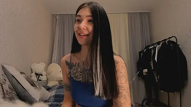 Snapshot of SakuraVibe chatting on November 28, 3:47 pm SakuraVibe online show from November 28, 3:47 pm