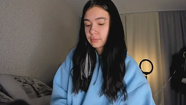 Snapshot of SakuraVibe chatting on December 5, 2:53 am SakuraVibe online show from December 5, 2:53 am