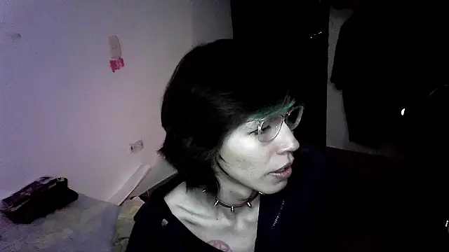 Snapshot of ghooozt69_ chatting on December 18, 2:50 am ghooozt69 online show from December 18, 2:50 am