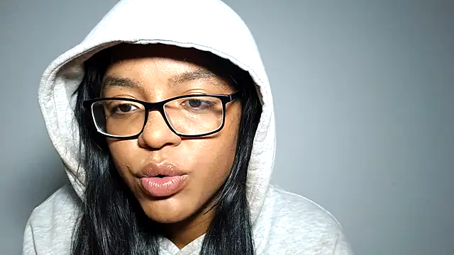 xoeewinters online show from December 5, 12:47 pm