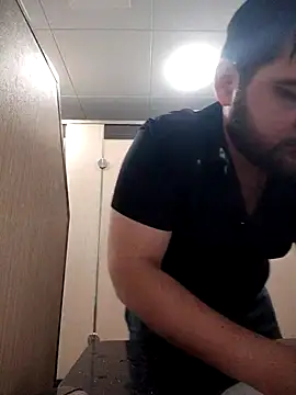 Snapshot of Koma001 chatting on November 28, 5:43 am Koma001 online show from November 28, 5:43 am