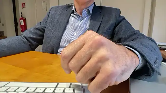 Snapshot of SimonZydar chatting on November 24, 11:21 am SimonZydar online show from November 24, 11:21 am