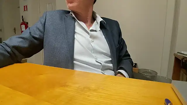 Snapshot of SimonZydar chatting on December 5, 5:09 pm SimonZydar online show from December 5, 5:09 pm