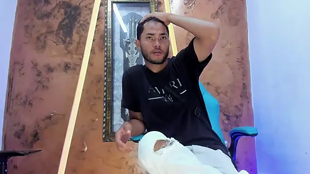 Snapshot of hot_guy_sweet chatting on November 23, 7:35 pm hot guy sweet online show from November 23, 7:35 pm