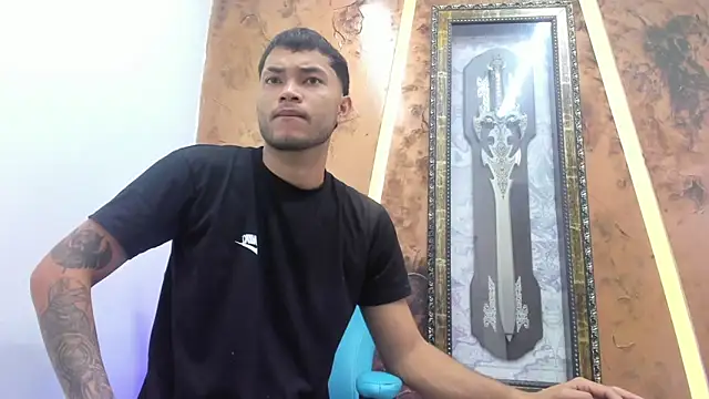 Snapshot of hot_guy_sweet chatting on December 14, 3:45 am hot guy sweet online show from December 14, 3:45 am