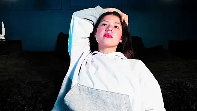 Snapshot of Skyy_bloom chatting on December 20, 11:50 am Skyy bloom online show from December 20, 11:50 am