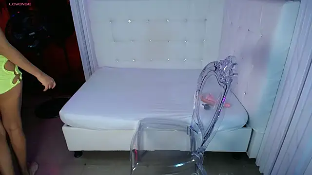 Ameliasexx online show from December 4, 9:23 pm