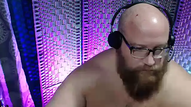 Snapshot of BigBearforCuddles chatting on January 7, 2:25 am BigBearforCuddles online show from January 7, 2:25 am