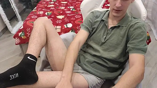 MoonlinSkinn online show from December 19, 8:10 am