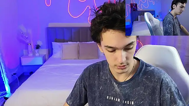 MoonlinSkinn online show from February 14, 1:02 am