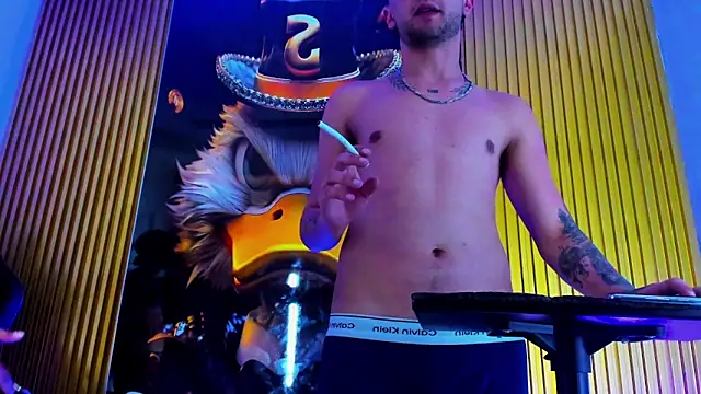 Snapshot of Thegolden_boys chatting on November 24, 8:14 am Thegolden boys online show from November 24, 8:14 am