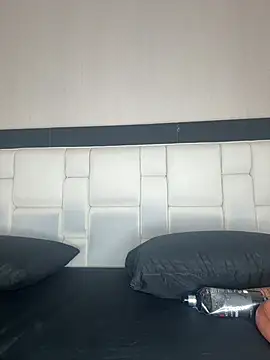 Celeste Valencia  online show from May 6, 4:41 am