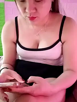 Lily-ross22 online show from March 23, 5:22 am