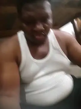 Snapshot of LovelyHughes chatting on December 20, 8:32 am LovelyHughes online show from December 20, 8:32 am