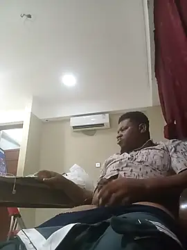 Snapshot of LovelyHughes chatting on February 12, 11:00 pm LovelyHughes online show from February 12, 11:00 pm