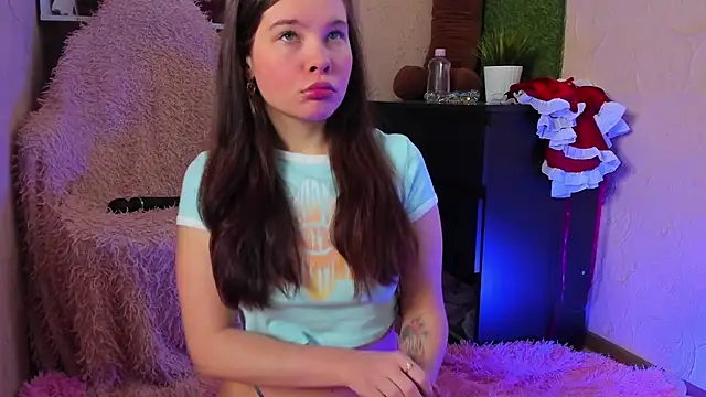 amelialy online show from December 1, 7:46 am