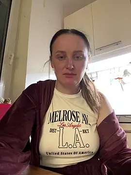 TomilaSi online show from March 31, 9:04 pm