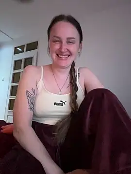 TomilaSi online show from April 10, 8:57 pm