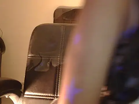 Snapshot of cute_mahira chatting on December 4, 7:11 pm cute mahira online show from December 4, 7:11 pm