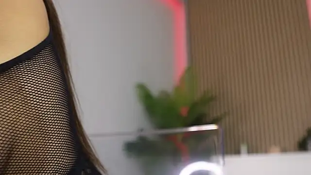 Snapshot of Jessy_Cruz_ chatting on November 29, 5:43 am Jessy Cruz online show from November 29, 5:43 am