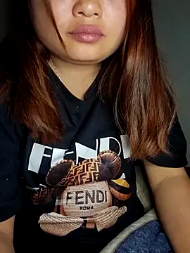 Snapshot of mai-mai-97 chatting on February 23, 7:11 pm mai-mai-97 online show from February 23, 7:11 pm