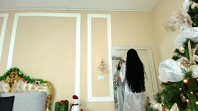 Snapshot of HallieStone chatting on December 21, 1:51 pm HallieStone online show from December 21, 1:51 pm