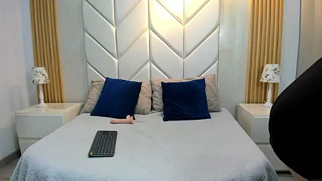 ValeryLane  online show from February 8, 3:59 pm