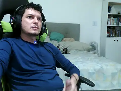 Snapshot of Fussador chatting on November 27, 2:35 am Fussador online show from November 27, 2:35 am