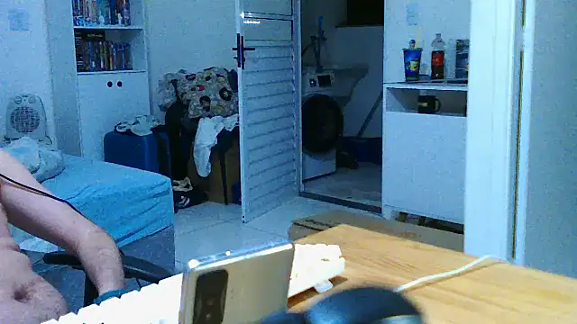 Snapshot of Fussador chatting on February 13, 5:03 am Fussador online show from February 13, 5:03 am