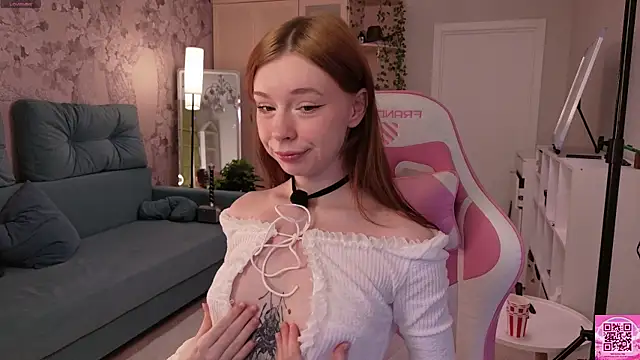 Snapshot of eva_aria chatting on April 7, 8:09 pm eva aria online show from April 7, 8:09 pm