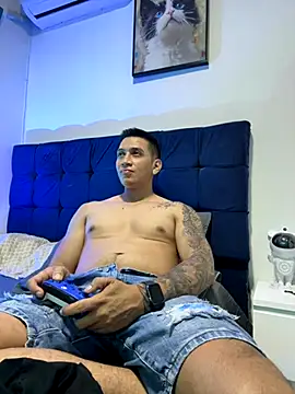 OliverWest04 online show from December 1, 6:29 am