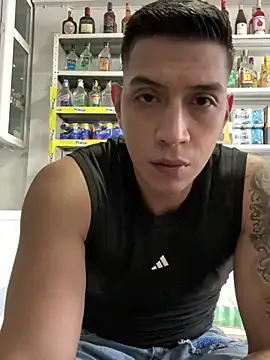 Snapshot of OliverWest04 chatting on February 1, 9:35 pm OliverWest04 online show from February 1, 9:35 pm