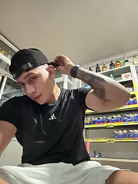 Snapshot of OliverWest04 chatting on April 7, 4:13 am OliverWest04 online show from April 7, 4:13 am